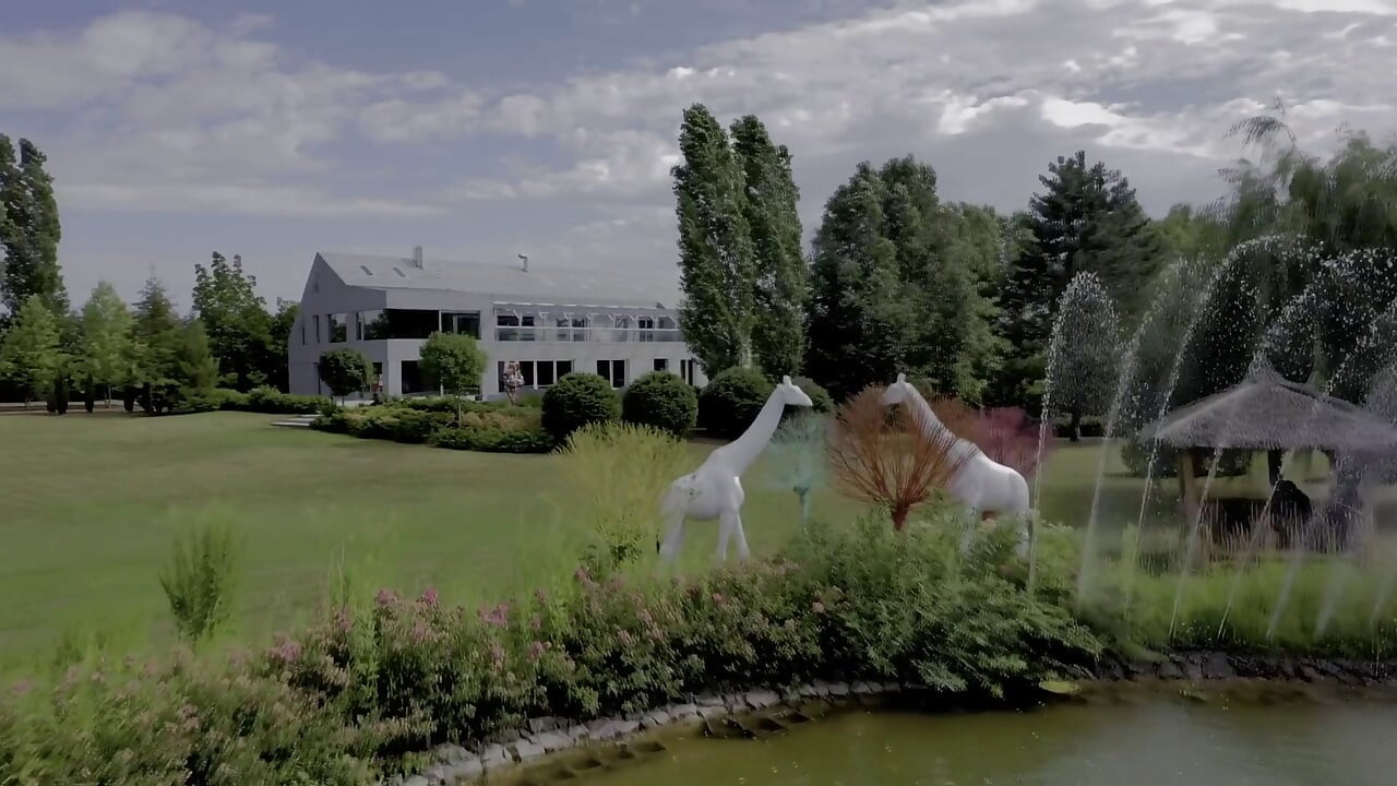 Cewek hot rambut pirang lagi asik seks threesome liar di pesta seks liar