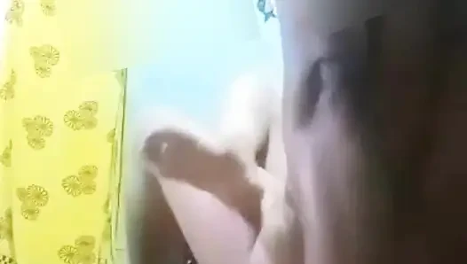 Hampir ketahuan, lagi enak enak suaminya bangun