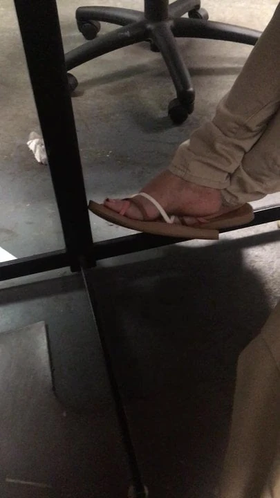 Isabel feet