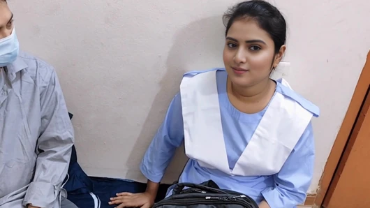 Indische bengali schönes studenten-sexvideo im haus des lehrers.