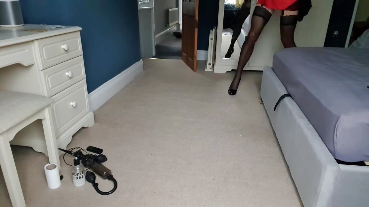 Red satin babydoll cummin in pump