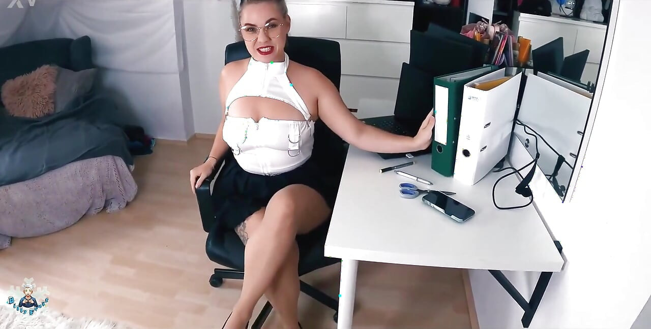 Ažuriranje (16. oktobra 2022) igra uloga: nespretna sekretarica pokazuje šta još može da uradi!