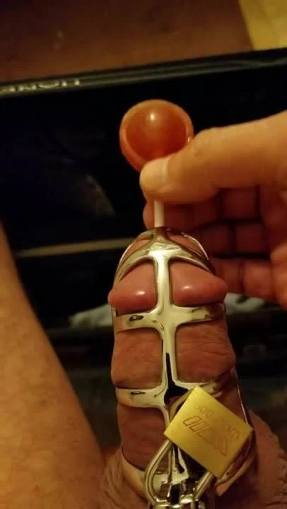 How many licks......