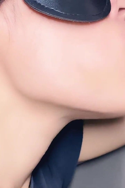 Kissy Close-up: Sweet Oral Play