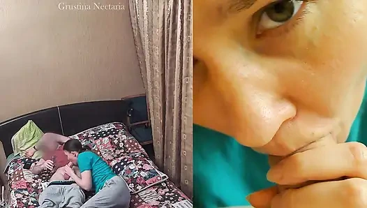 Спонтанный минет настоящей русской пары в спальне, снятый на две камеры