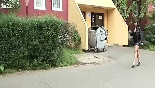 Pretty brunette German hoe rides fat packer