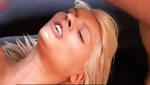 Geile Blondine in Wilder Gangbang Mit Gesichtsbesamung Und Explosion