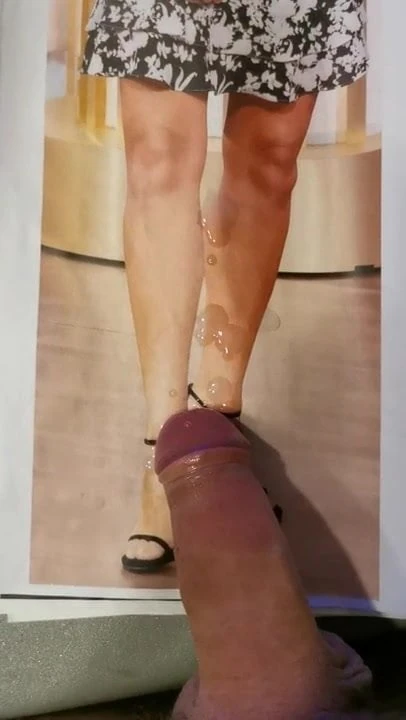 Holly willoughby cumtribute 202 feet and legs