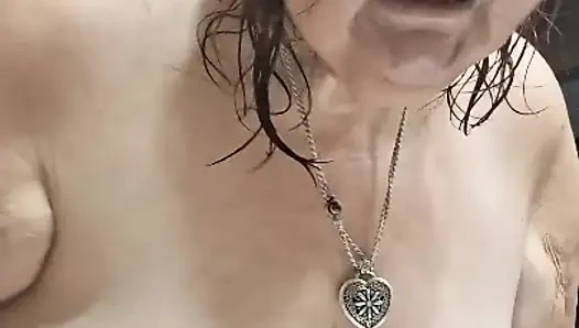 Ateşli Bir Tıraşsız Hemşire Vicki Kuruduktan Ve Başka Bir Bakım Yaptıktan Sonra