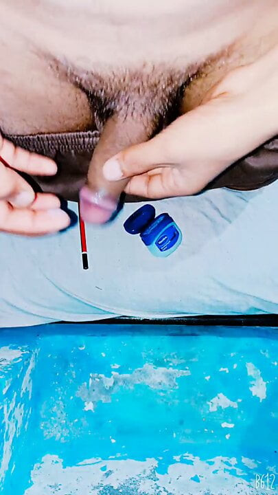 Vaseline laga ke lund me pencil dali