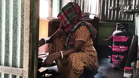 Pertama kali bercanda dengan Bhabi saat dia sedang memasak
