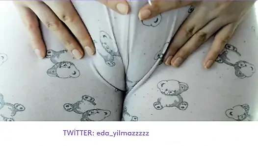 Deve toynağı- pijama- kabarık amcık- şişmiş amcık