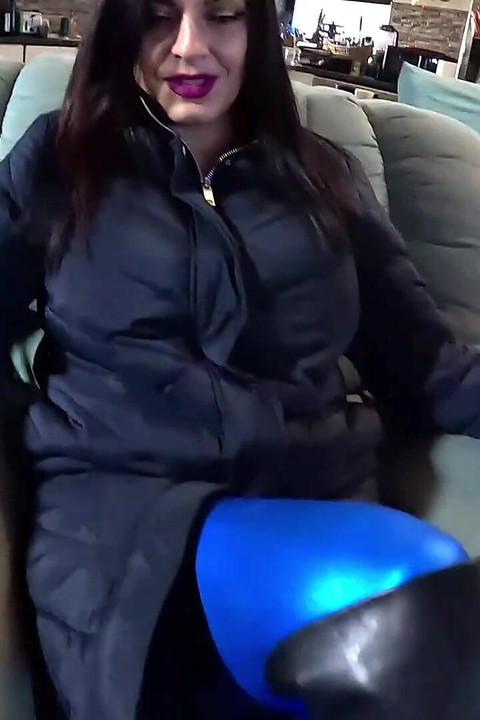 Füstölgő szopás, tevepatás és dupla élvezés a kabátomra 331