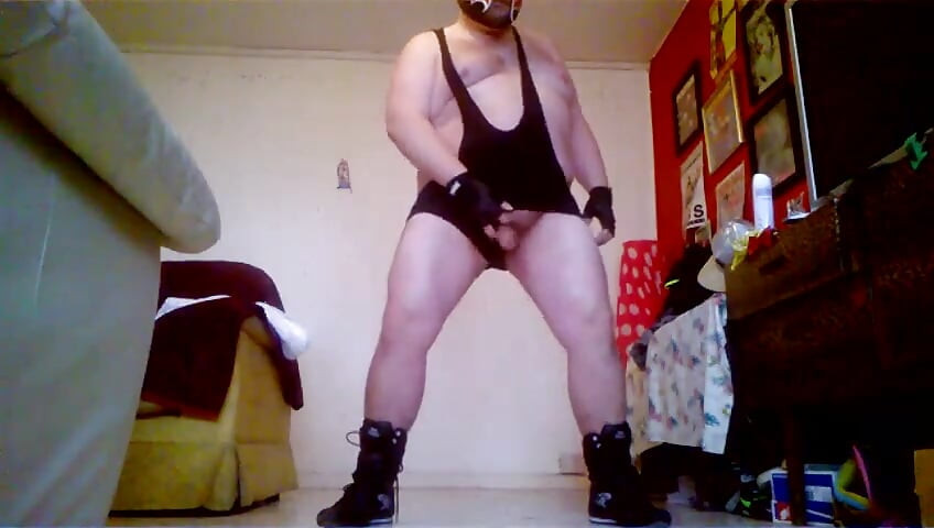 Fat Wrestler Wanks off & Shows Hole