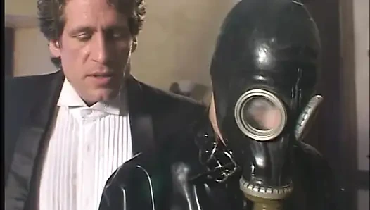 Sarışın güzel memeli gelin yatakta iki kaya sert yarağı emiyor ve sikiyor