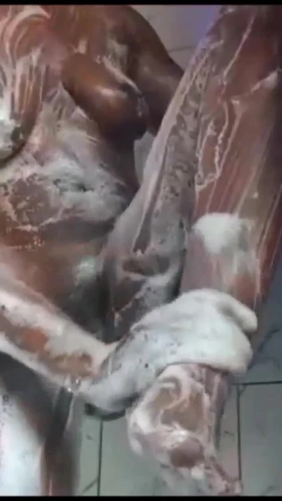 Momento chave de "African Hot bathing"