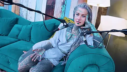 Aku berbicara tentang Z - zeal - ASMR podcast SFW berbicara dengan gadis gothic kurus model tato gimbal bertato