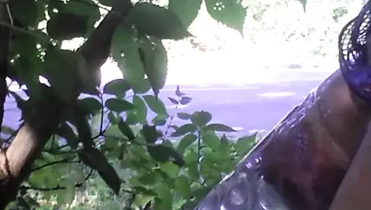 Caddeye yakın açık hava pompalı otopark