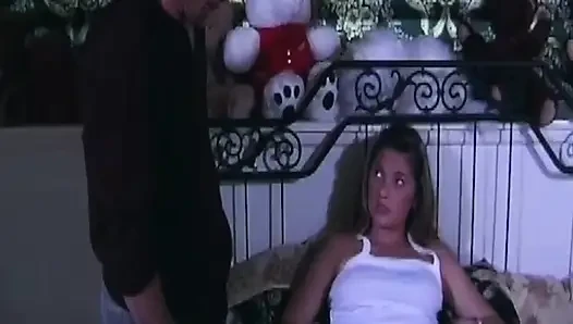 Reife brünette MILf nimmt dicken schwanz tief