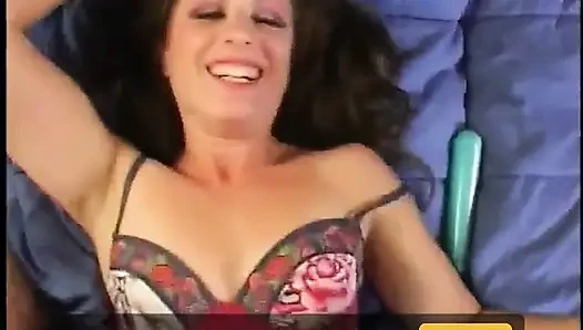 Memek cewek sange ini dijilat dan dientot di muka sama kontol ngaceng