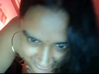 Plump indian aunty shows her body