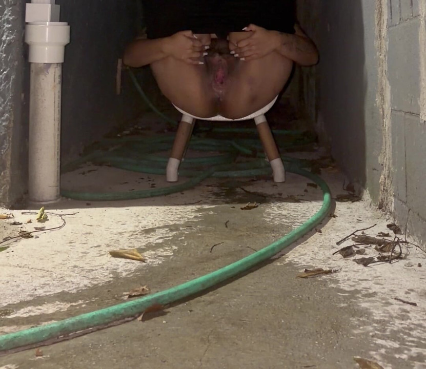 Meando afuera para mis vecinos