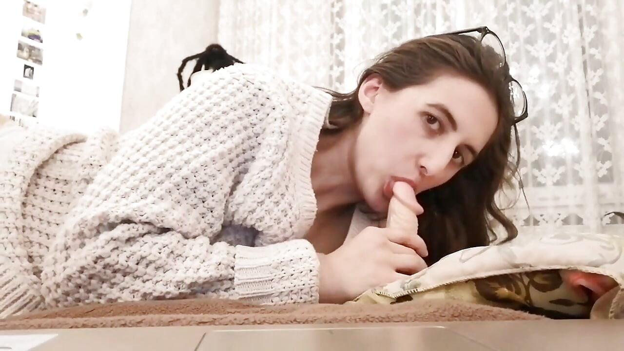 Teen Dildo Throating on Cam