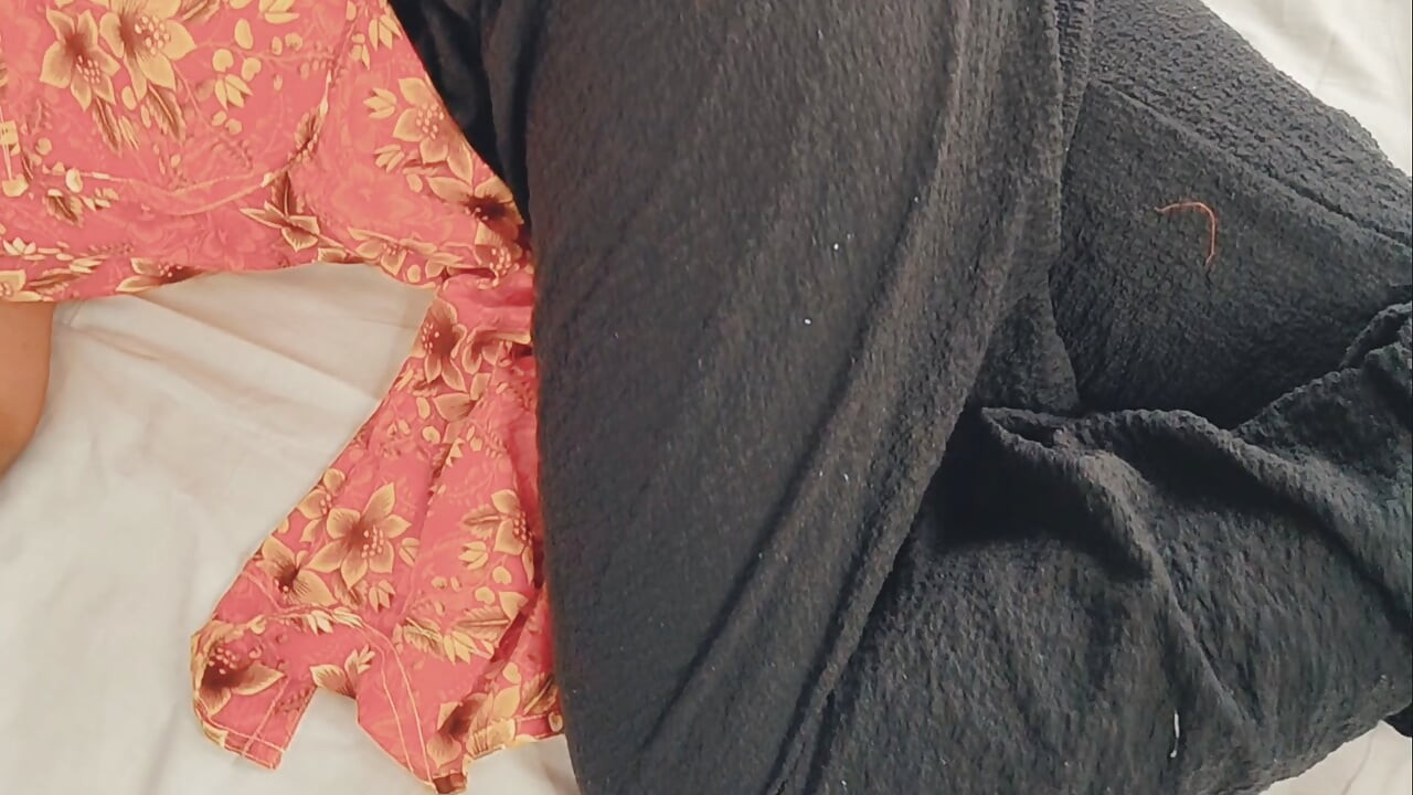 Amateur couple ignites raw pussy wrestling