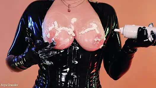 Seksi lateks fetiş videosu doğum günü pastası