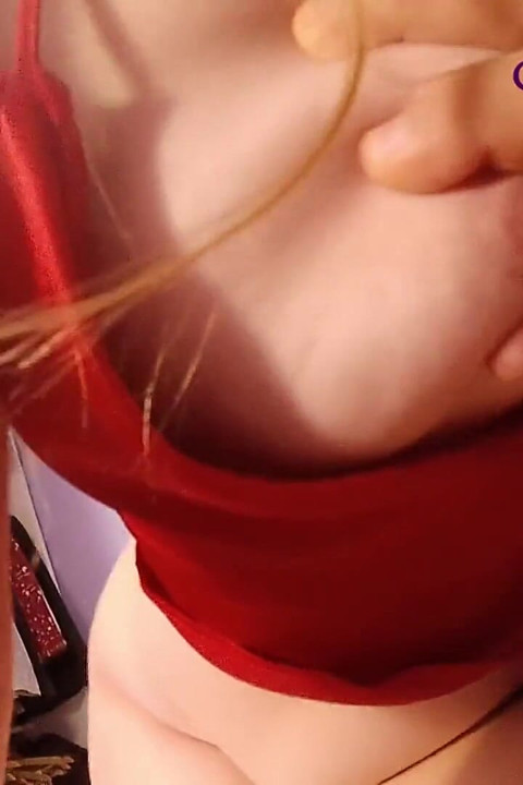 Close-up on Nini Divine's Big Natural Boobs!