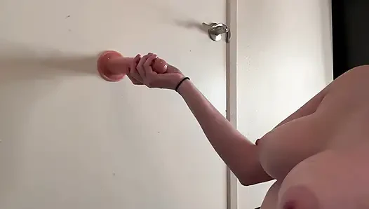 Artemisia si tante seksi italia lagi asik muasin memeknya pakai dildo sambil mengerang keenakan