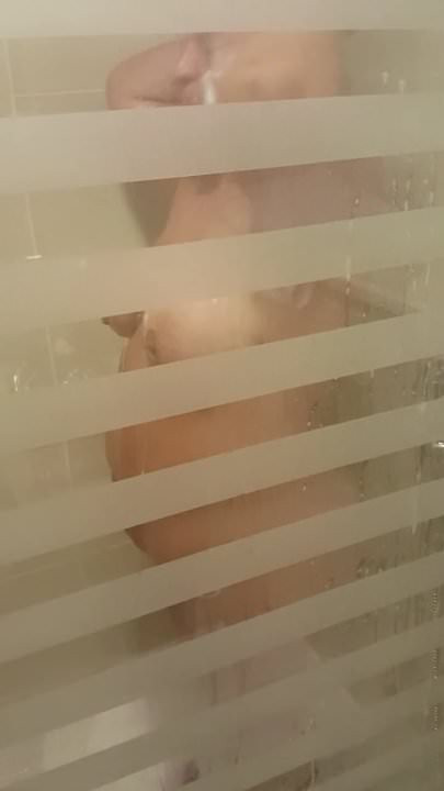 Meine Frau in der Dusche in Dubai