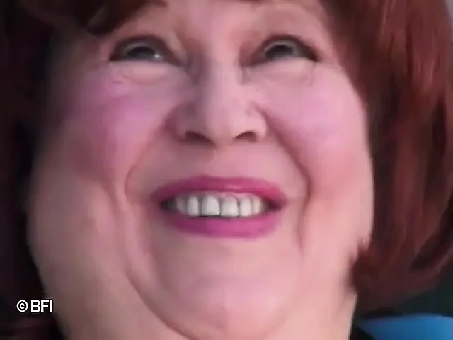 红发老熟女喜欢取悦自己