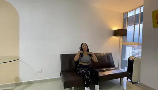 Stranger on the street gives me bills in exchange for my juicy pussy