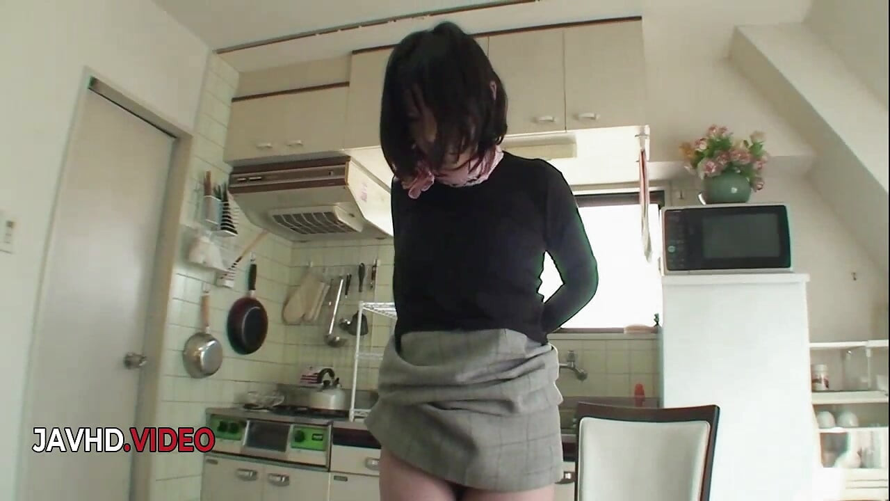 Mature Kiyoe Majima Uses Vibrator on Hairy Pussy