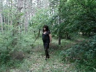 Travestiet in het bos