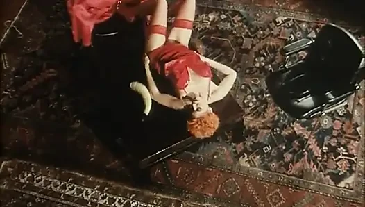 Cinta memek berbulu lesbian