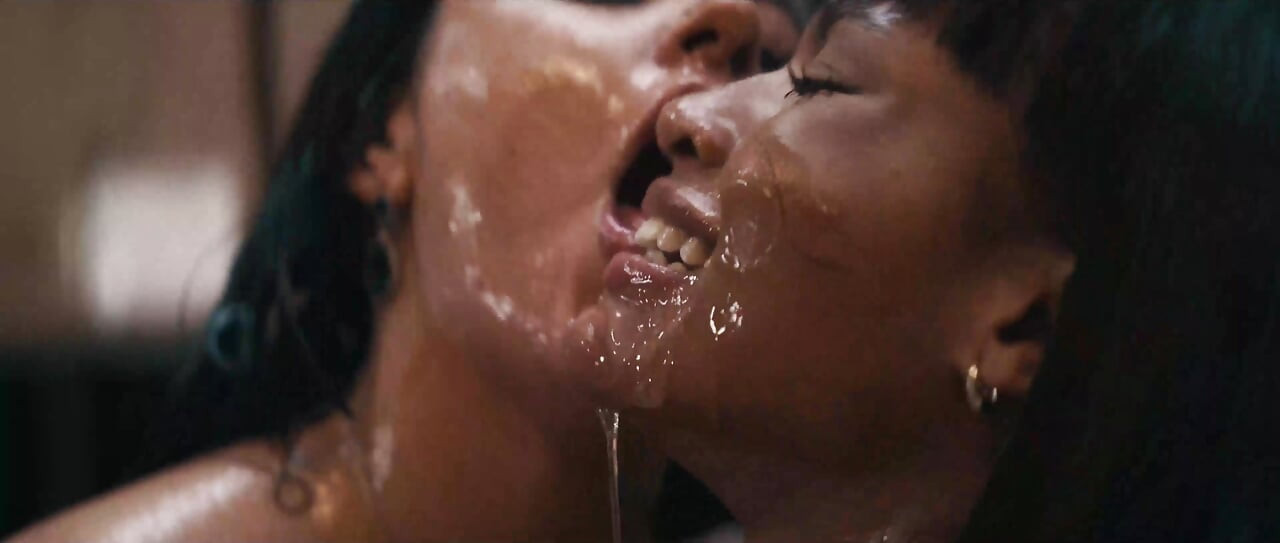 Parasita latina esguichando - Casca Zahara e Sofia Laurent