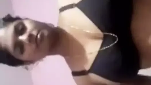 Indian girl bathes and records her own clip