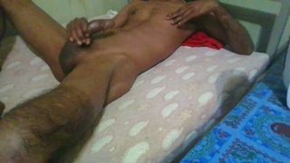 Шри-ланкийский обнаженный мужик получает большую сперму Kari Balanna Enna