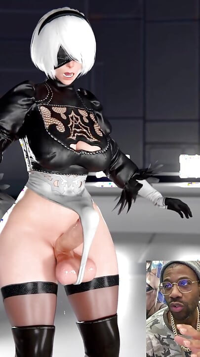 トランスジェンダー2bが太い尻とトランスジェンダーのペニスを伸ばし、服越しに射精する