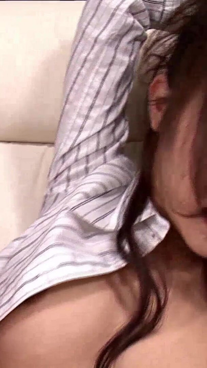 ช่วงเวลาอันน่าทึ่งจาก "หีญี่ปุ่นเอเชียสุดฮอตขนดกเปียกถูกครอบงําและเย็ดหมู่สามคนอย่างสุดขีด"
