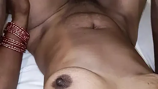 Apni wife ko apne dosat se hotal me chudwaya