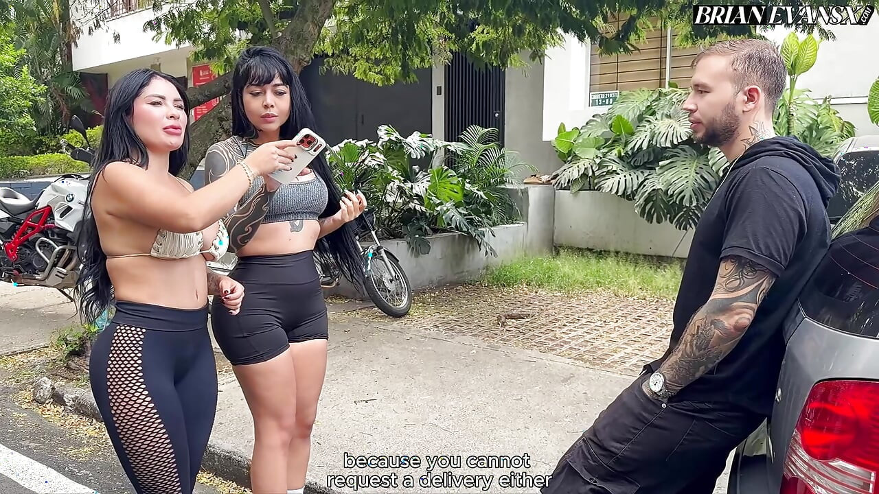 Sokakta tanıştığım iki büyük memeli Kolombiyalı kadınla üçlü seks - alejandra palacios ve sthefycupcake