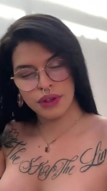 いたずらな大学生のアナルセックス |クリップ1