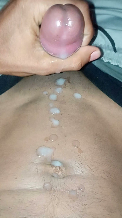 Cowok tampan india ngocok kontol dan ngocok kontol cowok gay di ranjang