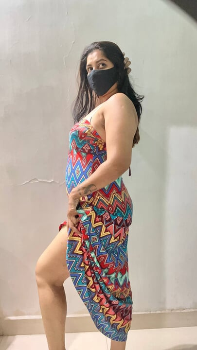 Hot desi bhabhi undressing herself