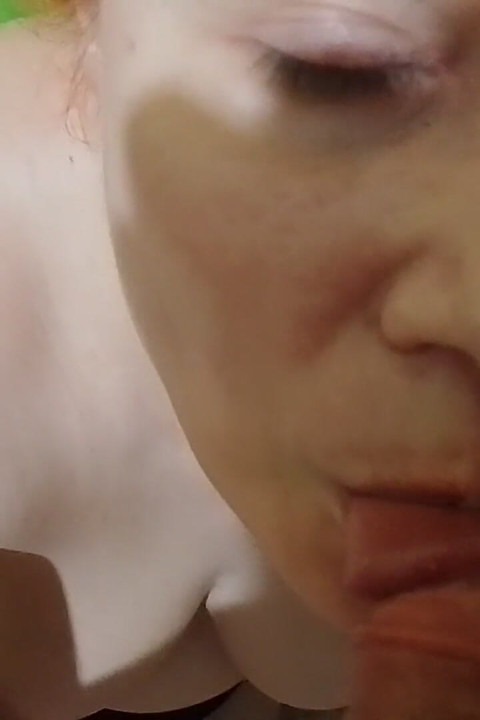Ja sam crvenokosa ruska kurva supruga sa spermom u ustima!