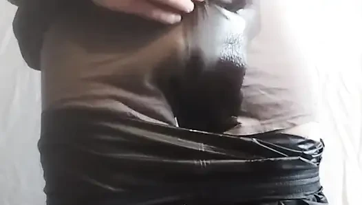 Şortumu ıslatıyorum ve sertim