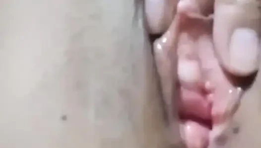 Sıkı ıslak amına nüfuz etmek için büyük yarağa ihtiyacı var